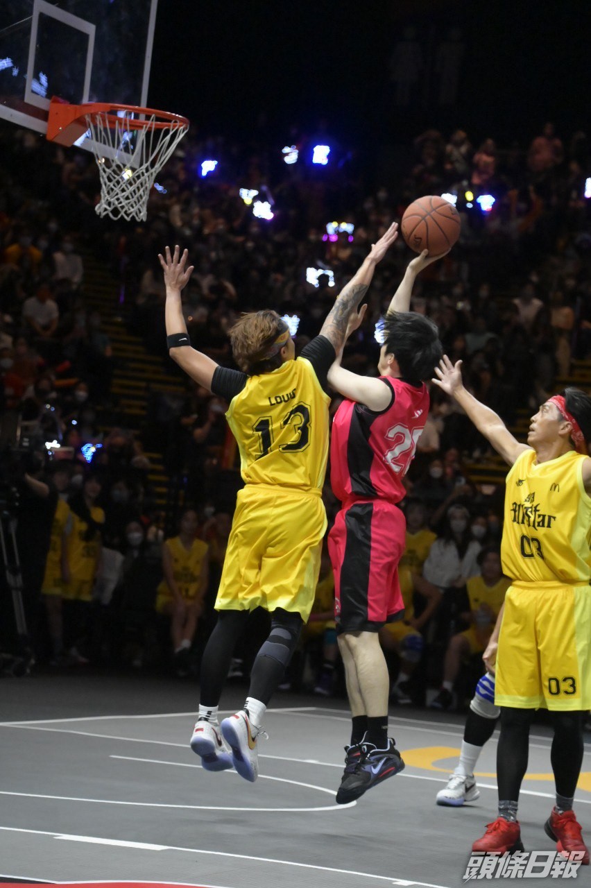 Ian一個轉身急停跳射！